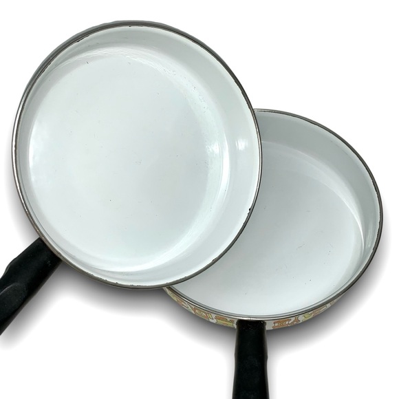 v i n t a g e :: 3 Vibrant Midcentury Enamel Pans Pot Cookware - Picture 6 of 15